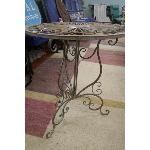 311 - Small metal bistro table