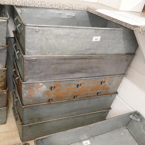 352 - 5 galvanised tote pans