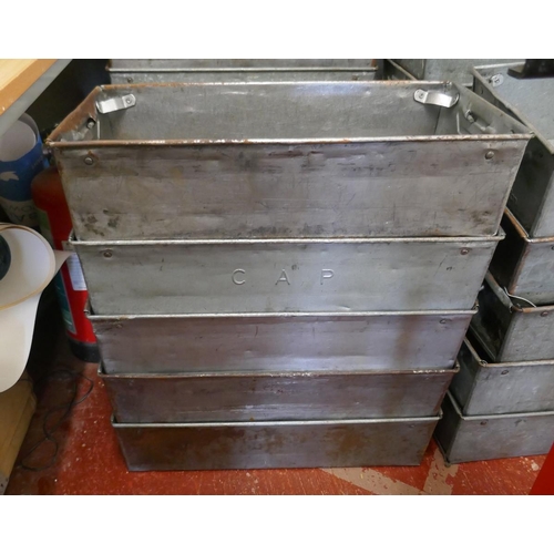 353 - 5 galvanised tote pans