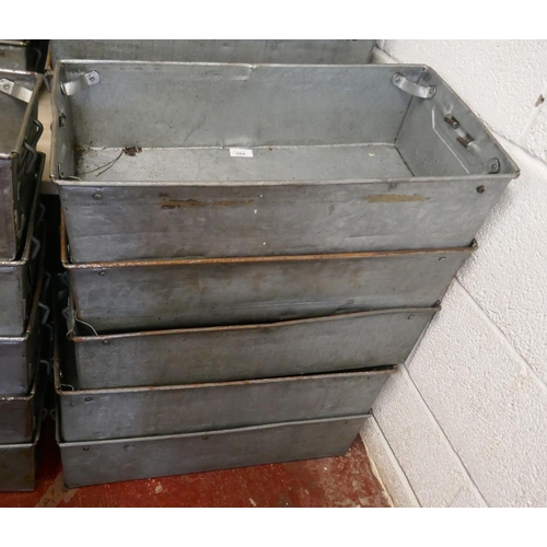 354 - 5 galvanised tote pans