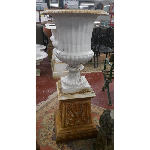 372 - Large cast iron urn on plinth - Approx height: 131cm