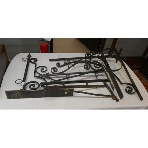 442 - Collection of wrought iron side hanging brackets