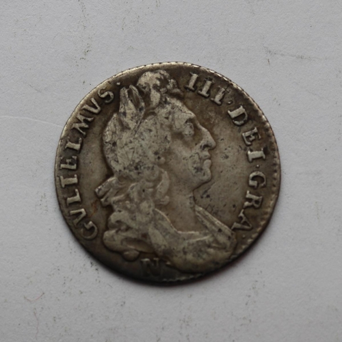 153 - William III 1697 sixpence