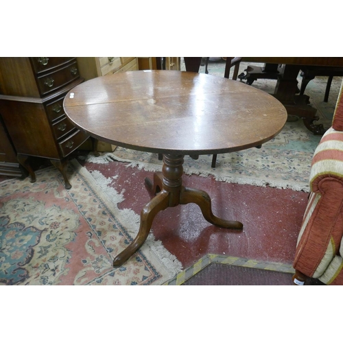 409 - Round oak tilt top tripod table