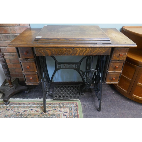 445 - Singer sewing machine table