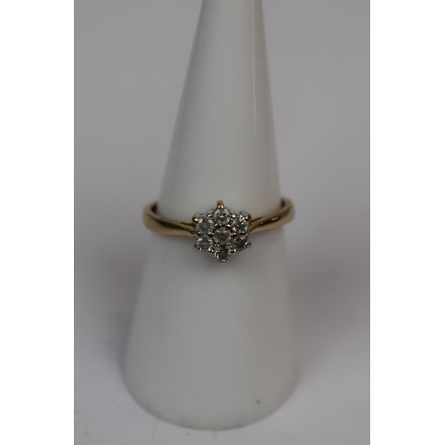 65 - 9ct gold diamond daisy cluster ring - Size N½