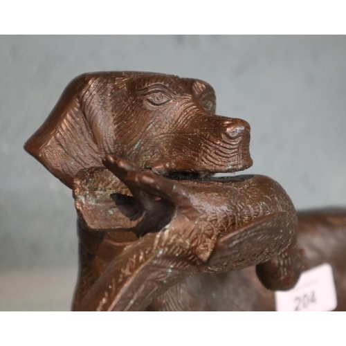 204 - Vintage heavy bronze dog with pheasant - Approx height: 24cm