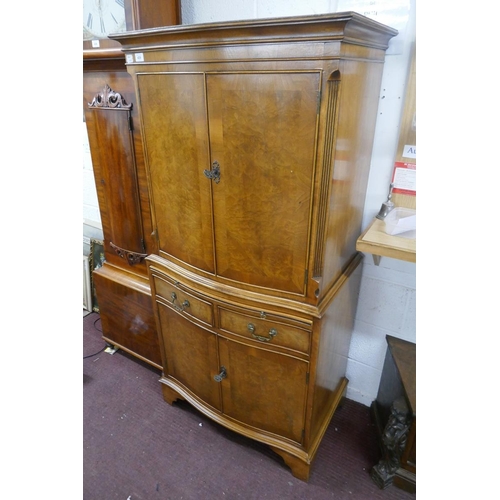 439 - Walnut cocktail cabinet - Approx size W: 74cm D: 48cm H: 152cm