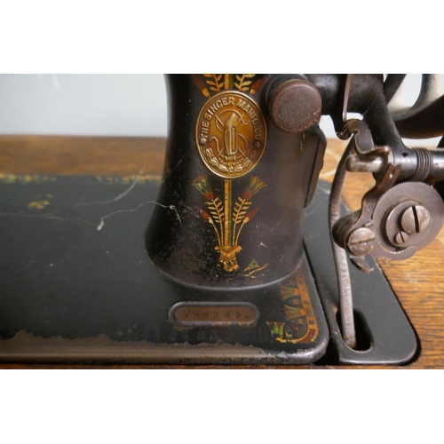 445 - Singer sewing machine table