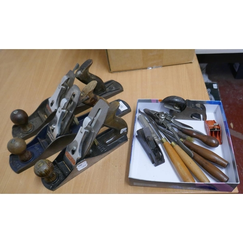 323 - Collection of woodworking tools