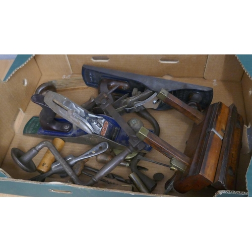 328 - Collection of woodworking tools