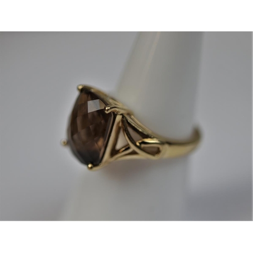 33 - 9ct gold faceted topaz ring - Size L½