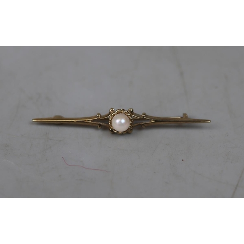 65 - 9ct gold pearl set brooch