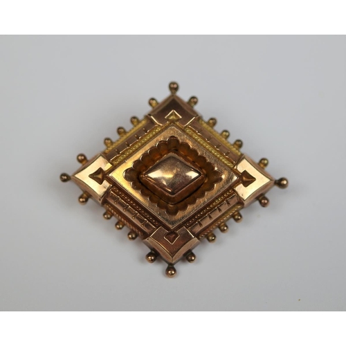 81 - 9ct gold cushion brooch - overall weight 6.3g