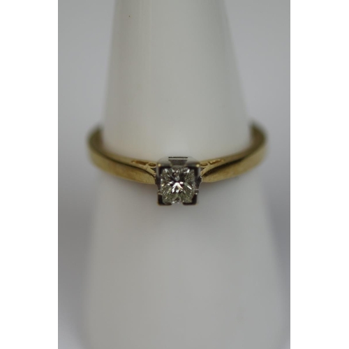 90 - 18ct gold princess cut diamond solitaire ring - Size N