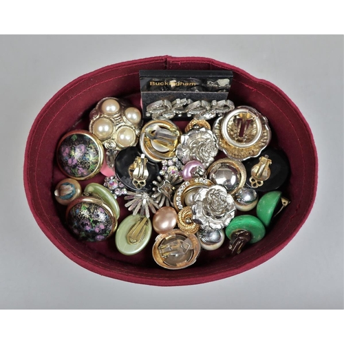 94 - Collection of costume jewellery