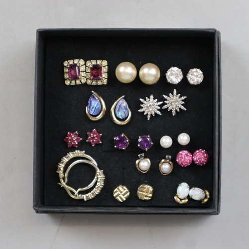 104 - 13 pairs of earrings to include silver and gold plate