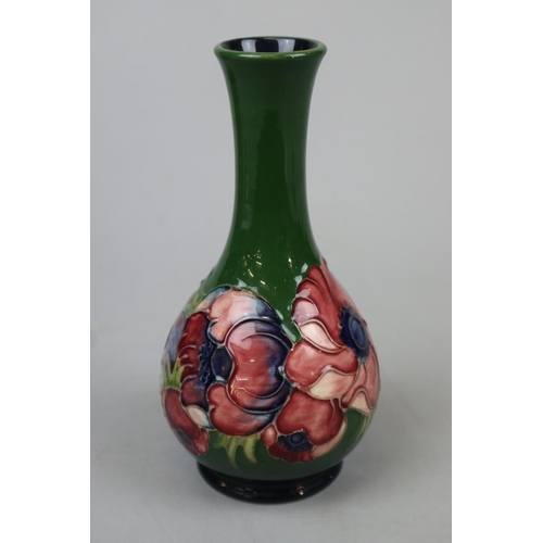 196 - Moorcroft vase - Approx height: 16cm