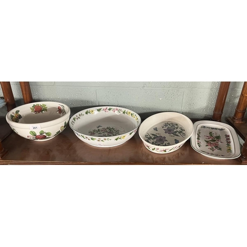 261 - Serving bowls and dishes to include Royal Worcester and Portmeirion