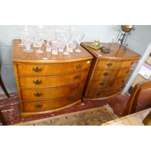 373 - Pair of good quality mahogany bow front chests of 4 drawers - Approx size W: 79cm D: 53cm H: 78cm