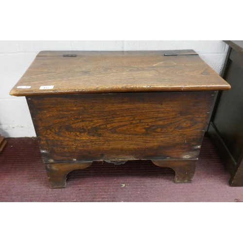 412 - Small elm coffer