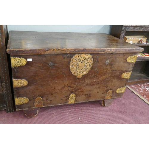 420 - Early antique oak chest - Approx size W: 145cm D: 74cm H: 87cm