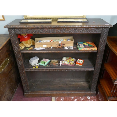 429 - Carved oak bookcase - Approx size W: 106cm D: 32cm H: 105cm