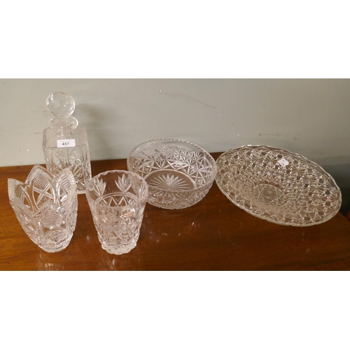 457 - Collection of glassware