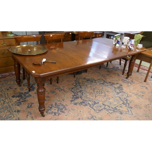 462 - Fine Edwardian wind-out dining table with 2 leaves