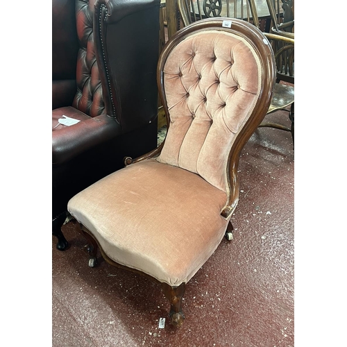 542 - Victorian button back nursing chair