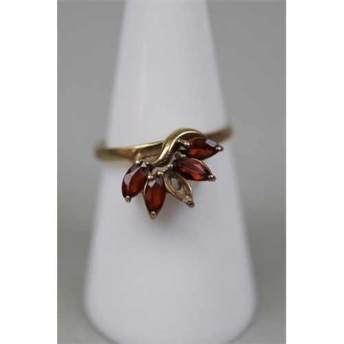 61 - 9ct gold stone set garnet ring with 1 missing stone - Size N