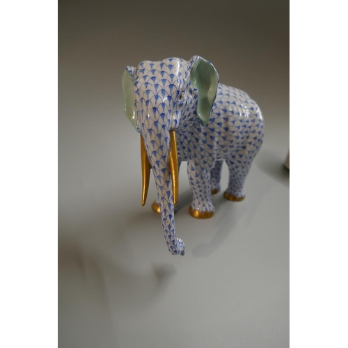 210 - Herend hand painted elephant - Approx height: 16cm