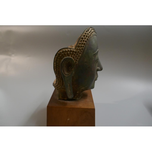 214 - Bronze sculpture of Buddha head. Thailand Ayattahaya period 15thC - Approx height: 25cm