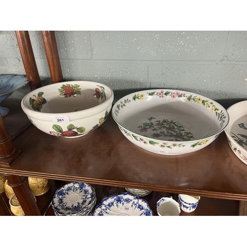 261 - Serving bowls and dishes to include Royal Worcester and Portmeirion