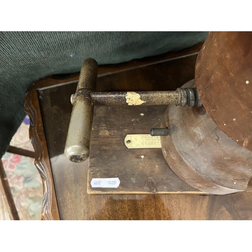 268 - Vintage hat stretcher