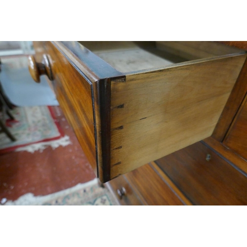 366 - Good Victorian mahogany chest of 2 over 3 drawers on bracket feet - Approx size W: 117cm D: 55cm H: ... 