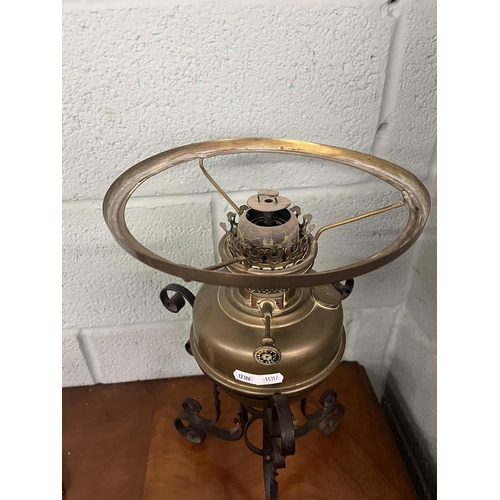 376 - Victorian oil lamp