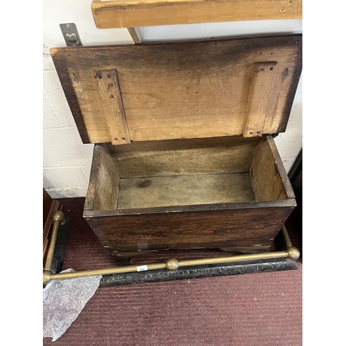 412 - Small elm coffer