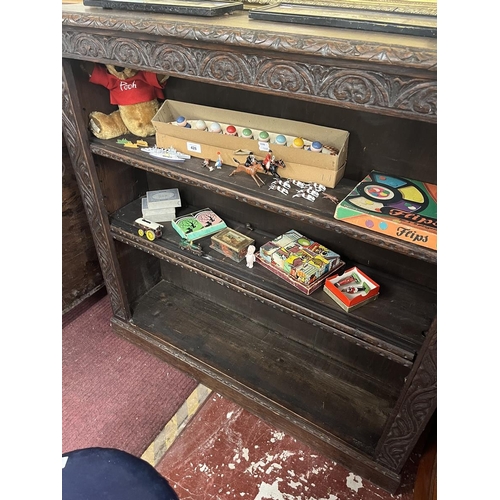 429 - Carved oak bookcase - Approx size W: 106cm D: 32cm H: 105cm