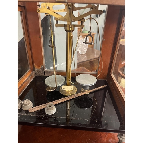 430 - Cased scientific scales