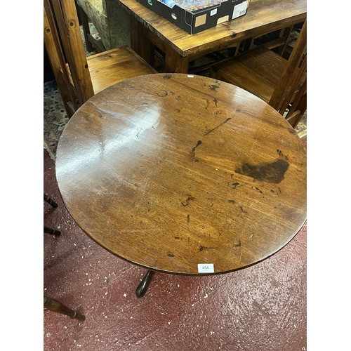 454 - Antique mahogany tilt top table