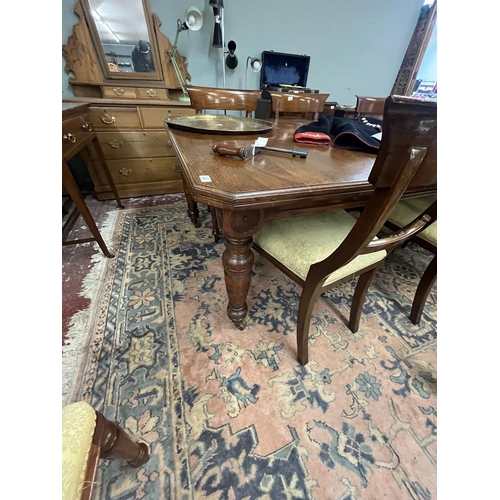 462 - Fine Edwardian wind-out dining table with 2 leaves