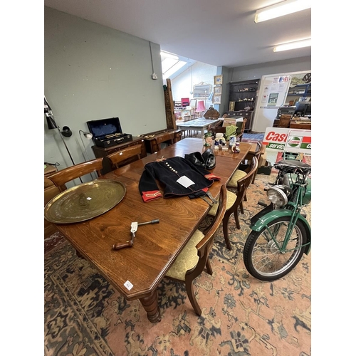 462 - Fine Edwardian wind-out dining table with 2 leaves