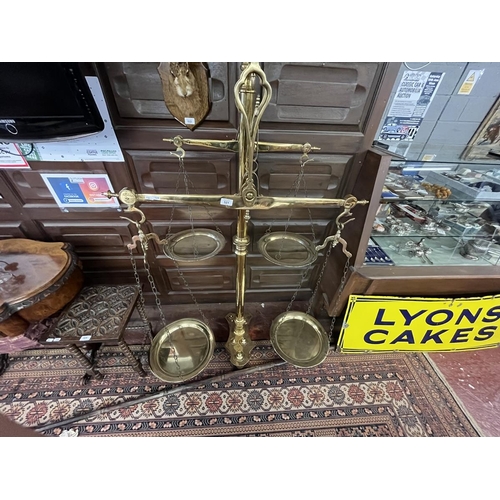 521 - Portuguese butchers scales - Approx height: 159cm