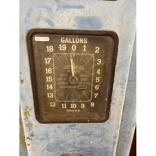 101 - 1930's Wayne petrol pump - Approx height: 165cm