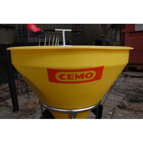 188 - Cemo professional grade grit salt spreader