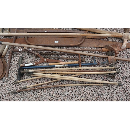 214 - Good selection of hand tools to include shears, augers, 2 handed tree saws, scythes etc along with a... 