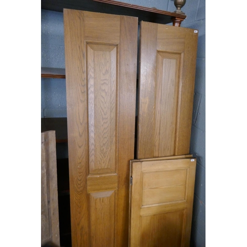 40 - Oak doors - mixed oak