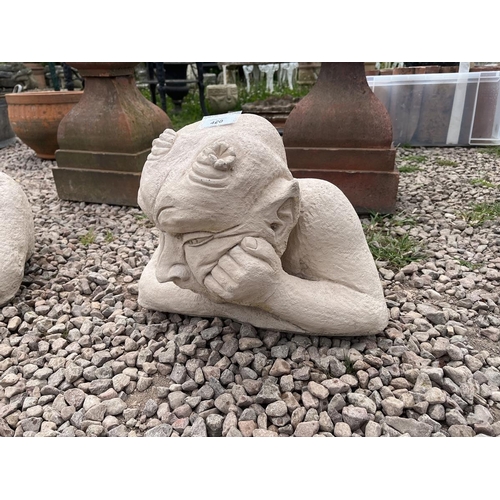 420 - Pair of stone gargoyle figures - Approx height: 30cm