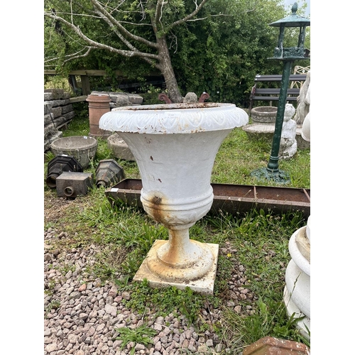 430 - Pair of cast iron pedestal planters - Approx height: 70cm